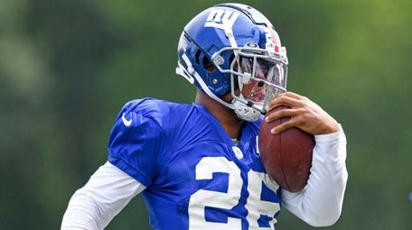 Saquon Barkley of the Giants runs a drill