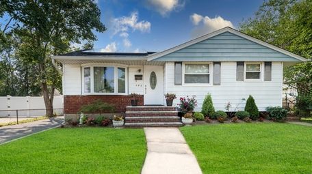 Built in 1959, the 1,060-square-foot home "has just