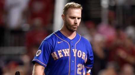 Pete Alonso of the Mets walks off the