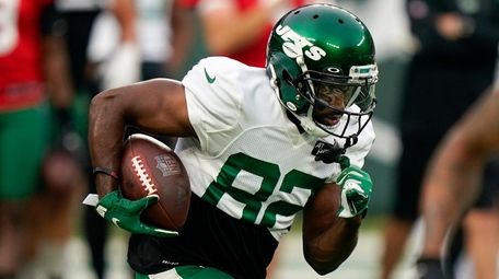 Jets wide receiver Jamison Crowder runs with the