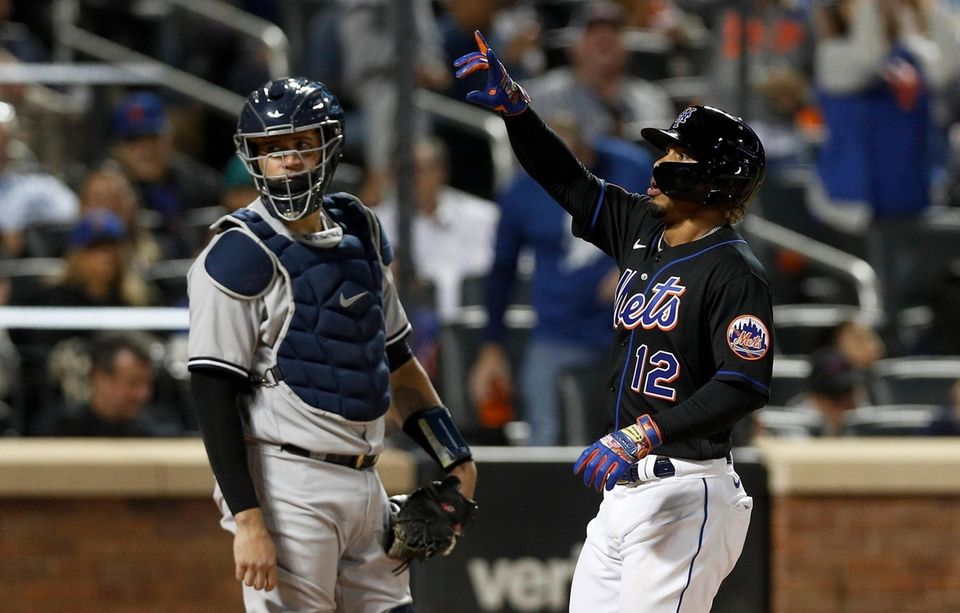 Francisco Lindor #12 of the New York Mets