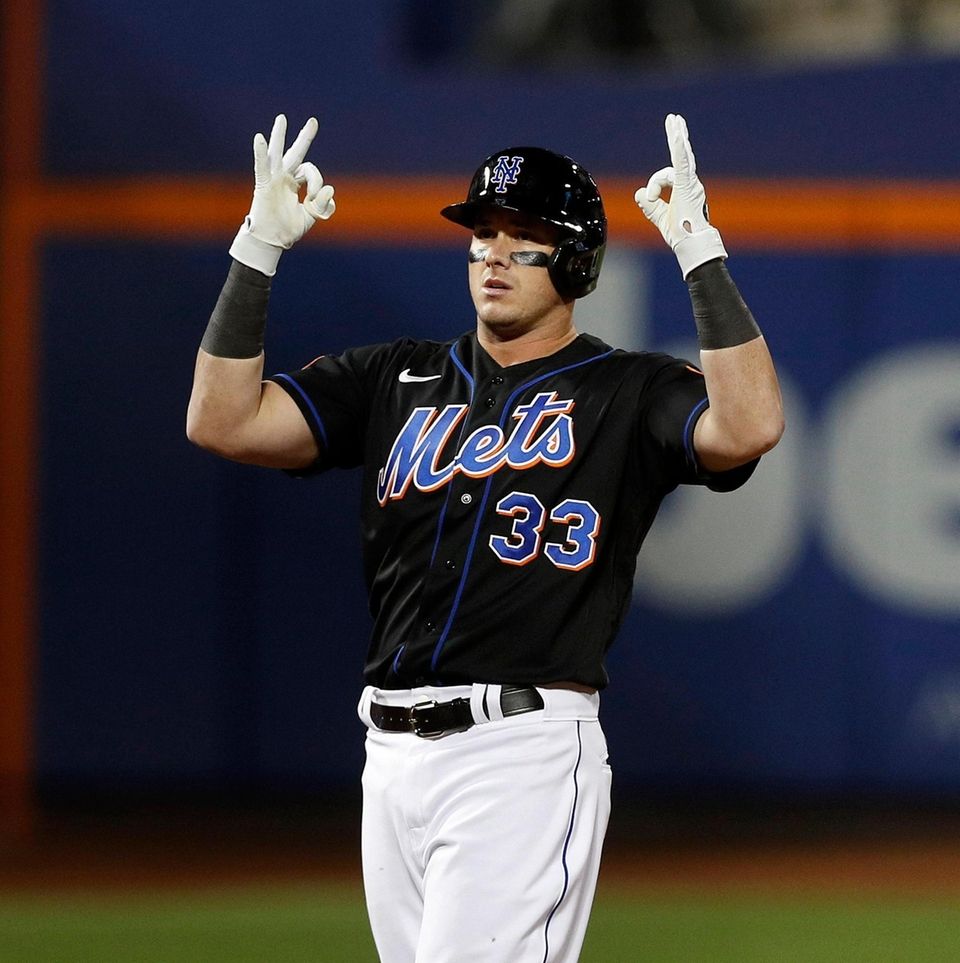 James McCann #33 of the New York Mets