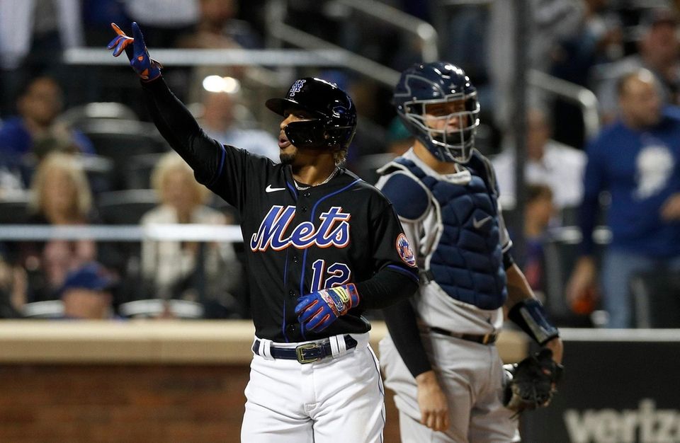 Francisco Lindor #12 of the New York Mets