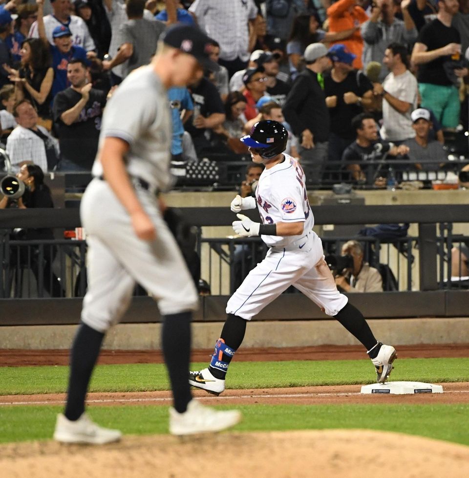 New York Mets catcher James McCann rounds the