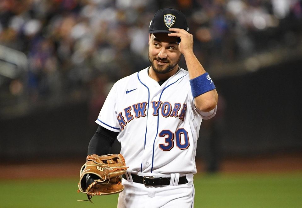 New York Mets right fielder Michael Conforto wears