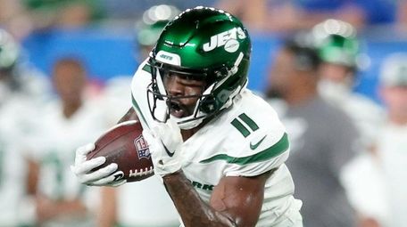 Jets wide receiver Denzel Mims runs with the