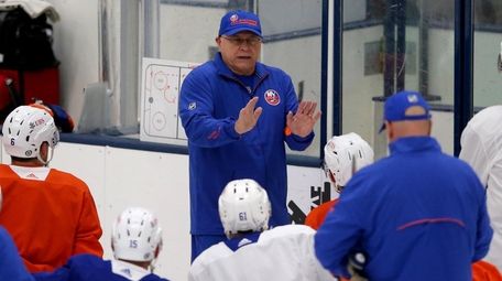 Islanders head coach Barry Trotz addresses the team