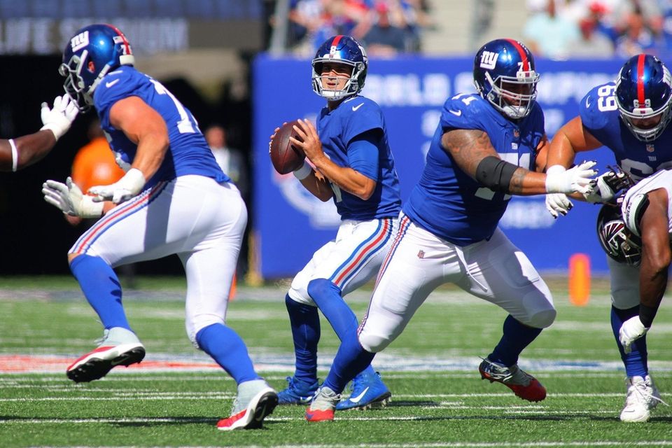 Daniel Jones #8 of the New York Giants