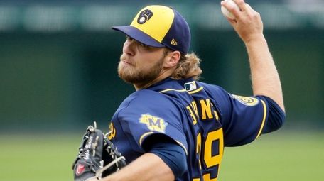 Corbin Burnes (39) of Milwaukee Brewers (39) throws against the