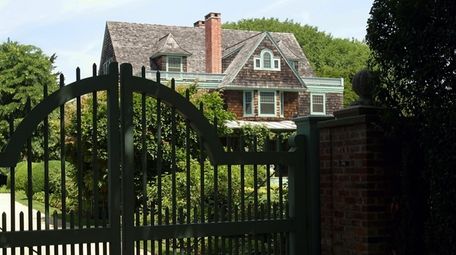 Martha Stewart bought the home on Lily Pond