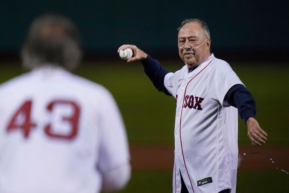 Former Boston Red Sox player Jerry Remy throws