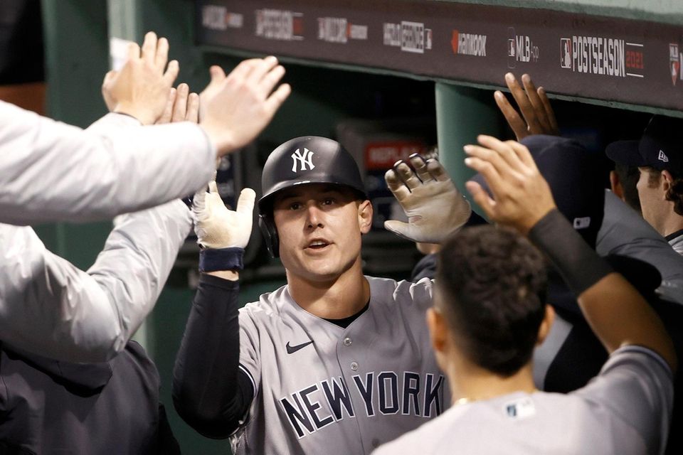 BOSTON, MASSACHUSETTS - OCTOBER 05: Anthony Rizzo #48