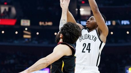 Cam Thomas of the Brooklyn Nets puts up
