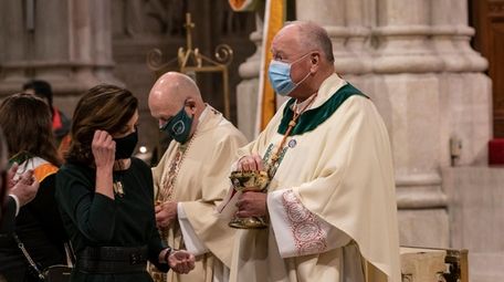 Lieutenant Governor Kathy Hochul wearing facial mask seen