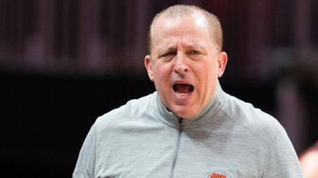 Knicks head coach Tom Thibodeau yells during the