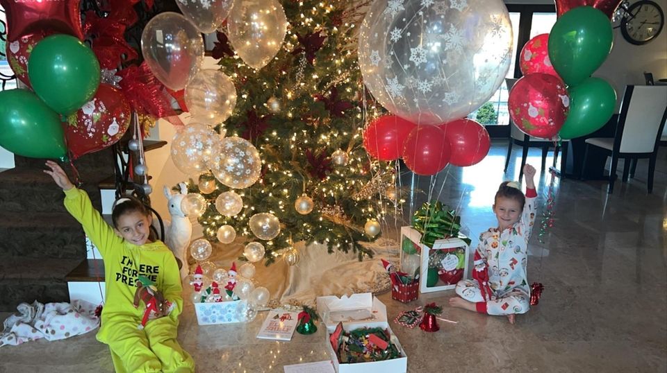 Adrianna Allocco, 9, (left) and her sister, Alessandra,