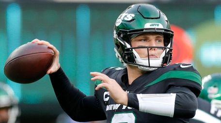 Zach Wilson of the Jets throws a pass