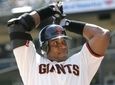 The Giants' Barry Bonds warms up in the