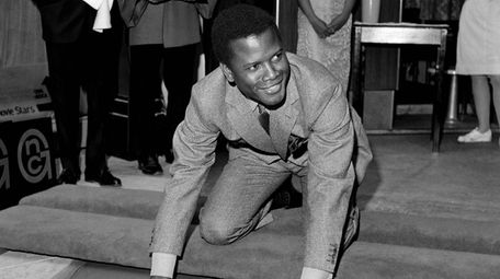 Sidney Poitier places his hands in wet cement