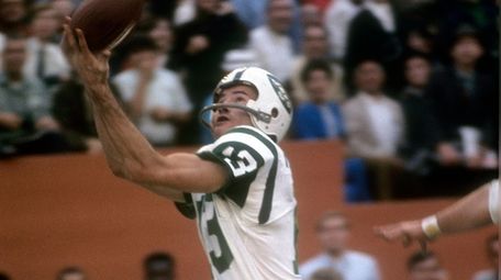 Don Maynard of the New York Jets catches