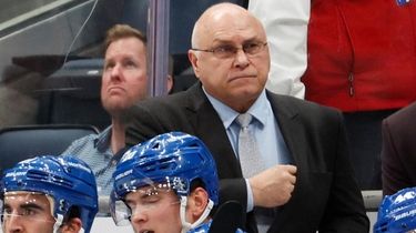 New York Islanders head coach Barry Trotz looks