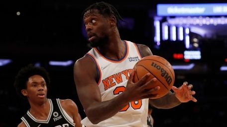 Julius Randle of the Knicks controls the ball