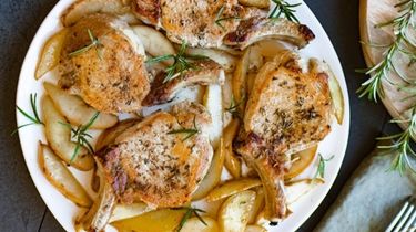 Thick pork chops with rosemary, fennel seeds and