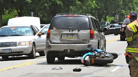 motorcyclist killed garden city cops probe crash newsday accident motorcycle