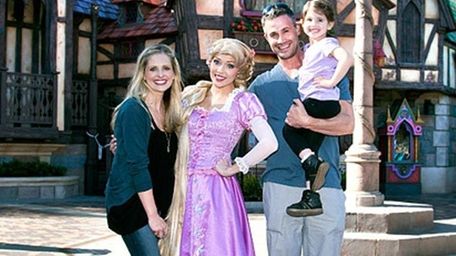 Sarah Michelle Gellar and husband Freddie Prinze, Jr.