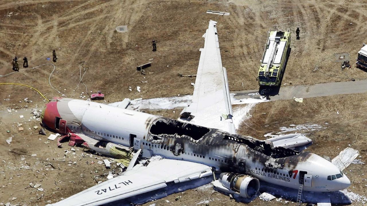 Asiana Airlines самолет крушение 747. Боинг-777" авифкатастрофа. Катастрофа Boeing 777 в Сан-Франциско. Самые крупные катастрофы воздушных судов.