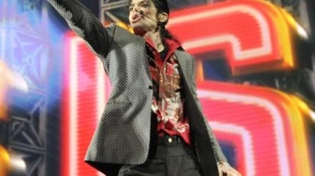 Michael Jackson rehearsing at the Staples Center in
