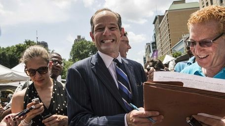 Former New York Gov. Eliot Spitzer collects signatures