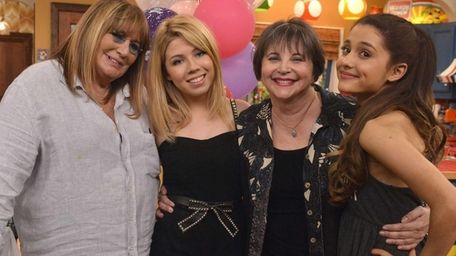 Nickelodeon's Sam & Cat reunites Penny Marshall and