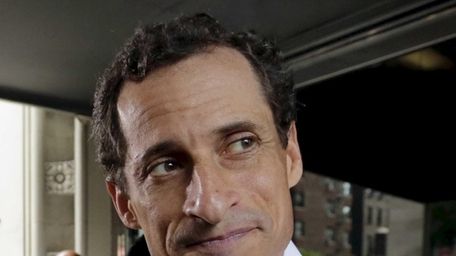 New York City mayoral candidate Anthony Weiner leaves