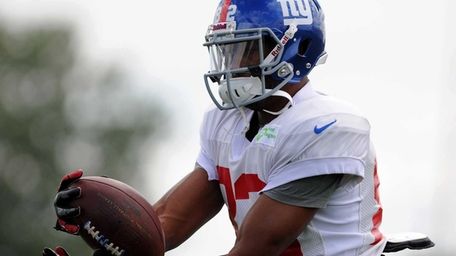 Giants wide receiver Rueben Randle catches a pass