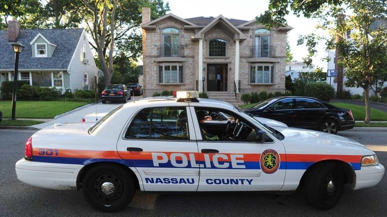 State Report 12 Nassau Cops Among Highest Paid Newsday 8314