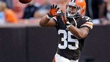 Cleveland Browns running back Miguel Maysonet catches a