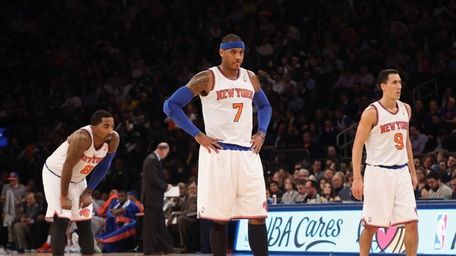 Carmelo Anthony of the Knicks waits to take