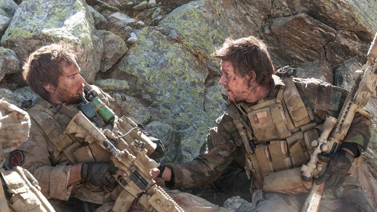 &#039;Lone Survivor&#039; review: Patchogue Navy SEAL Michael Murphy honored