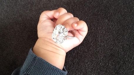 kim kardashian engagement ring carat