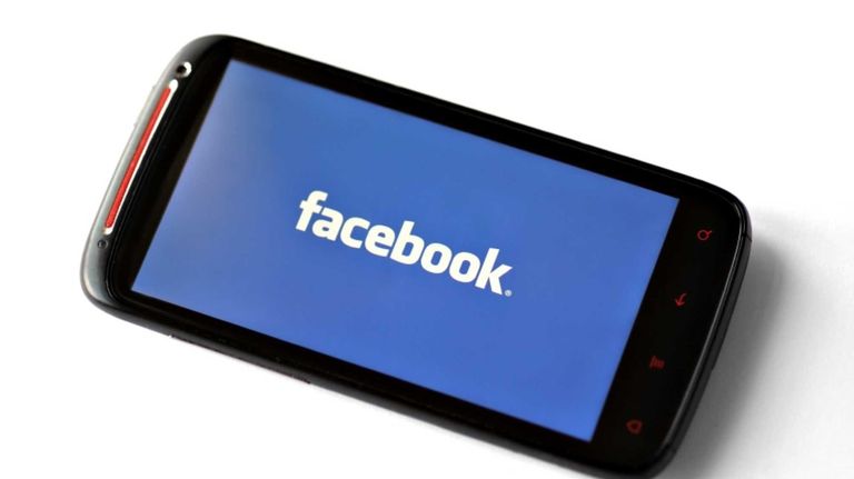 Facebook use may affect eating habits.