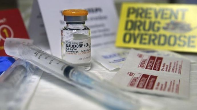 A kit with naloxone, also known by its