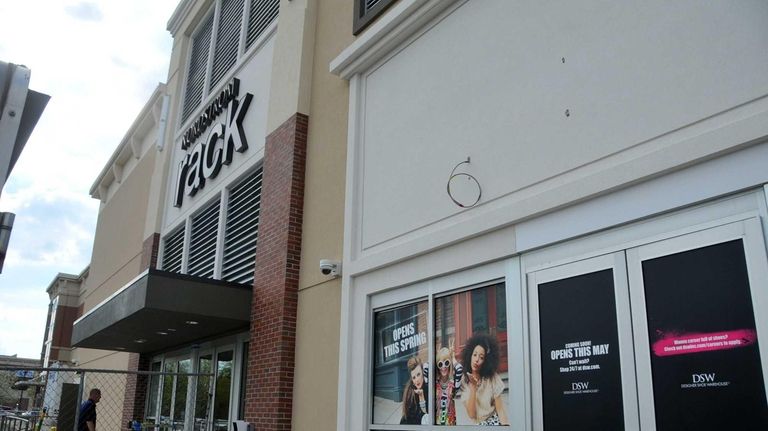 Nordstrom Rack Dsw Shoe Store Opening Soon At Former Filene S