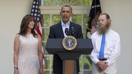 President Barack Obama speaks with Jani Bergdahl, left,