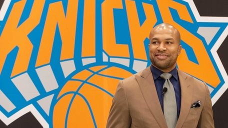 Derek Fisher is introduced as the Knicks' new