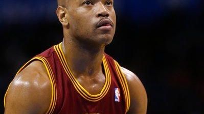Cleveland Cavaliers guard Jarrett Jack (1) prepares to