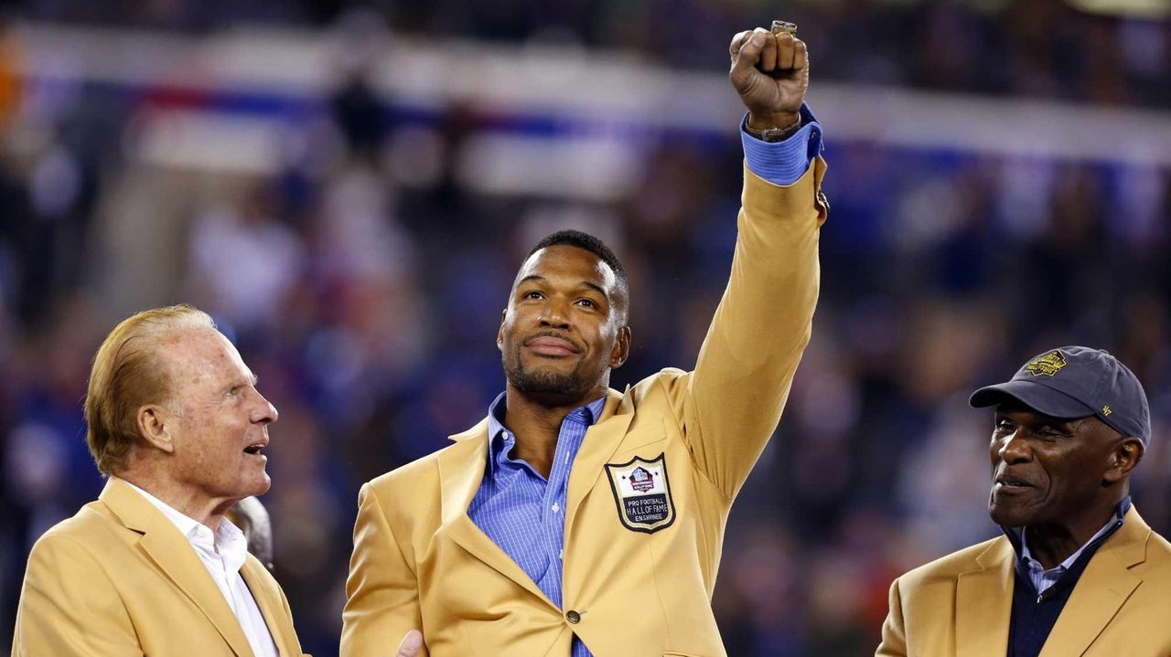 Michael Strahan's 'Hall of Fame Ring of Excellence ...