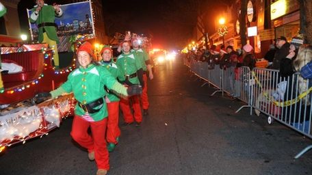 Revelers kick off the holiday season at Huntington