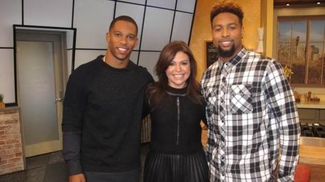 Talk show host Rachael Ray, center, with Giants