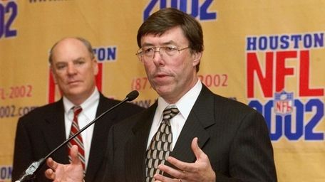 Bob McNair, left, owner of Houston's NFL expansion